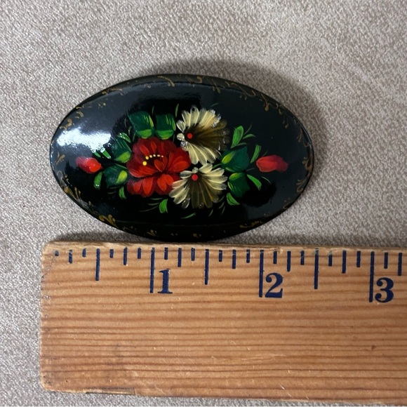 Vintage Russian Lacquer Palekh Hand Painted Floral Oval Brooch & Signed - Picture 3 of 3